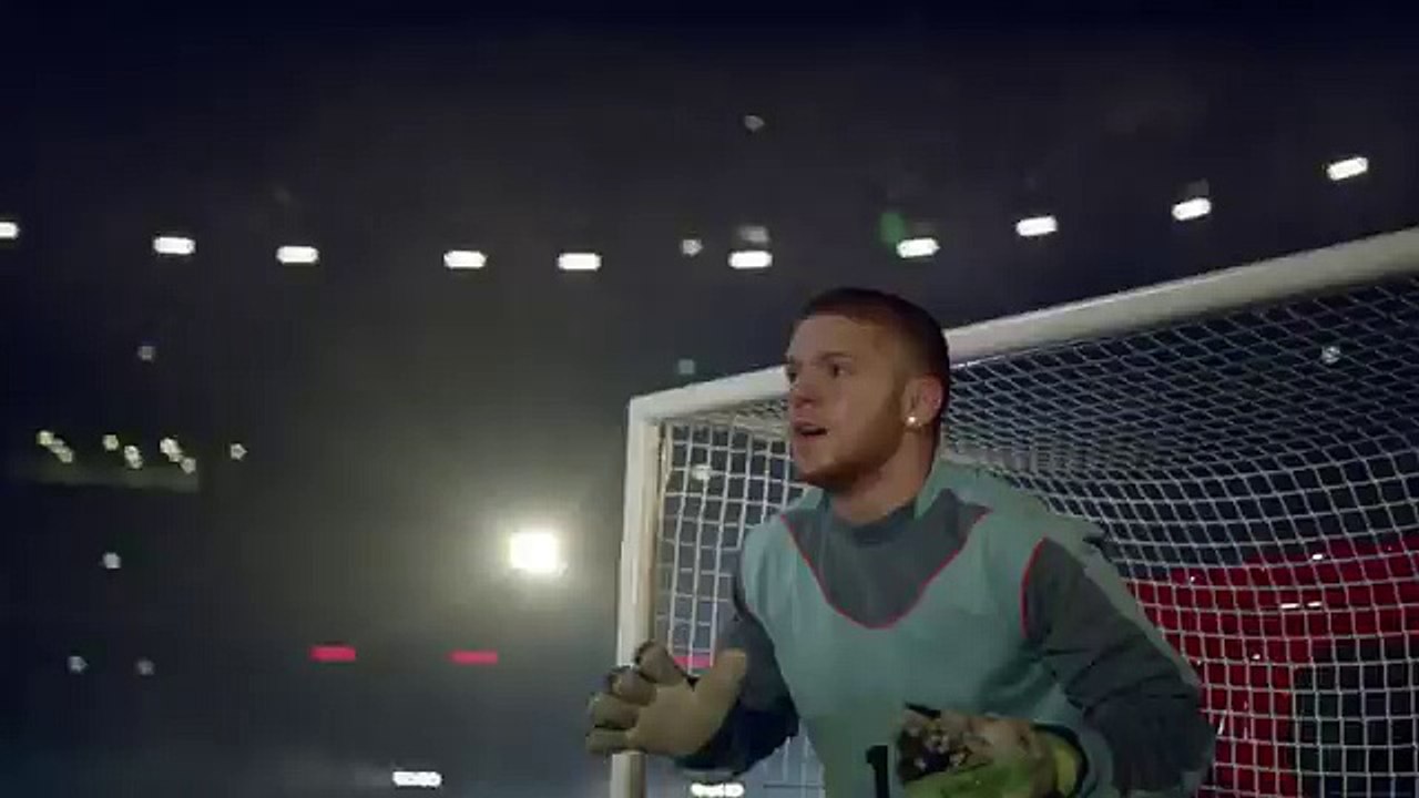 Yaya Touré juega al fútbol con camiones para un comercial de carros
