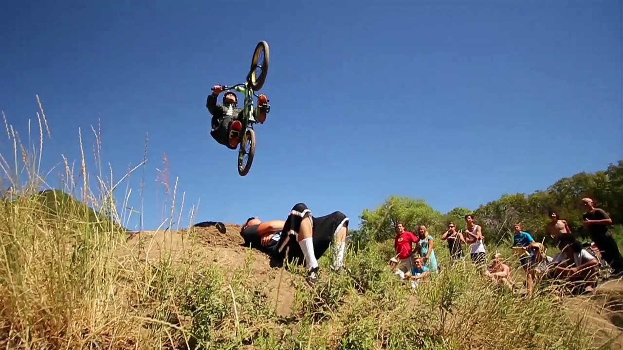 Flying in Slow Motion - Canon T2i 1000 fps