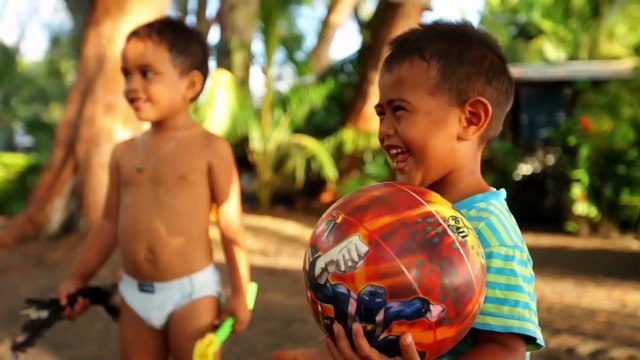 Tahiti - Ocean Voyage - Canon 5D Mark II - Glidecam HD 4000