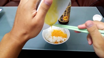 huevo crudo con arroz en Japon