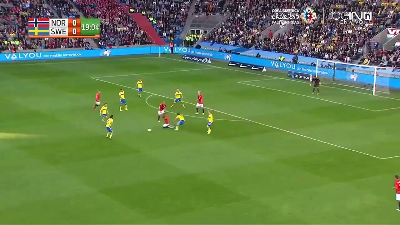 Ibrahimovic 1 on 1 chance - Norway vs Sweden 08.06.2015