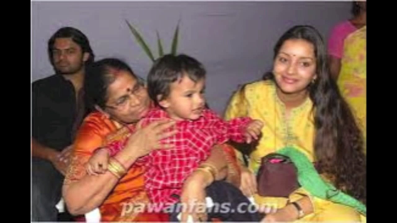 Rare Pics Of Pawan Kalyan, Renu Desai Family