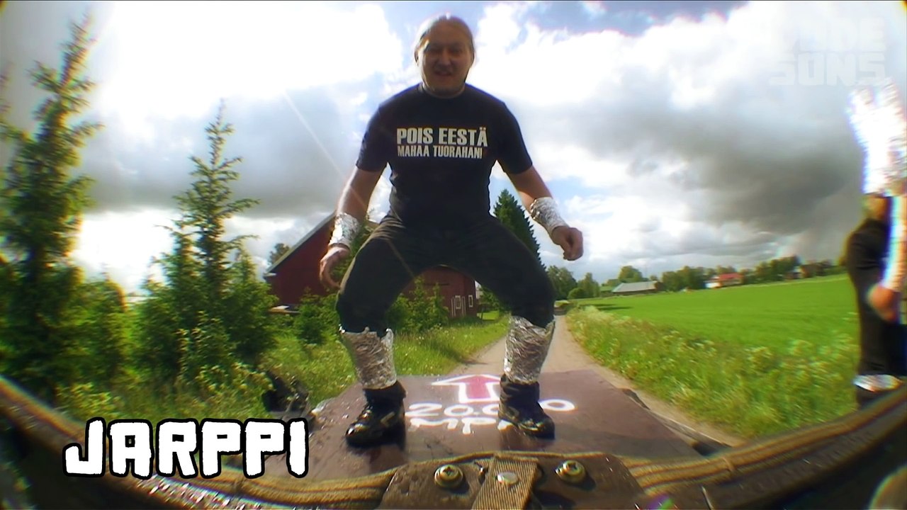 Foncer en voiture contre un mur sans ceinture (The Dudesons)