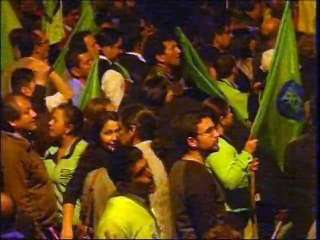 Policías resguardan sede de Alianza PAIS