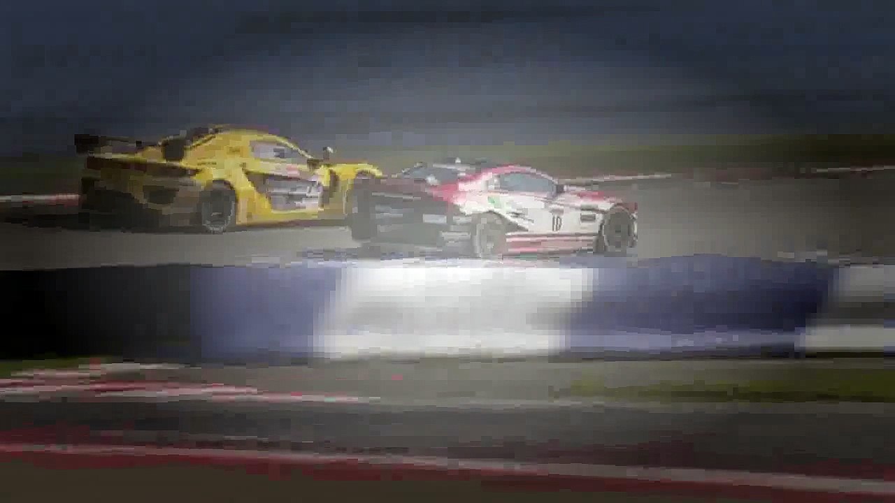 Terrible accidente en carrera... y pilotos salieron ilesos