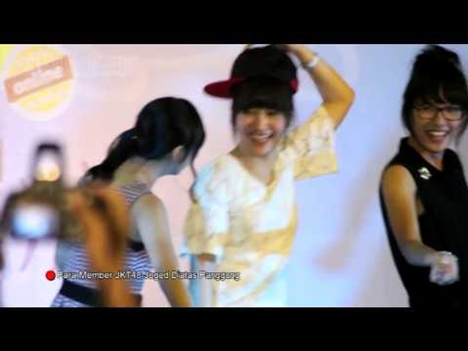 Serunya JKT48 Joged Dangdut