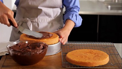Frost a Cake | Cooking How To | Food Network Asia