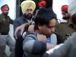 Nahi Labhni Mauj Punjab Wargi. Badal Sarkar Walo Dhilwan Lathicharj