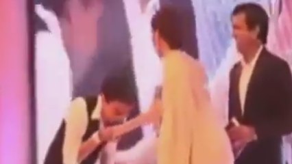 IIFA 2015 | Deepika Padukone KISSED By A Fan On The Stage