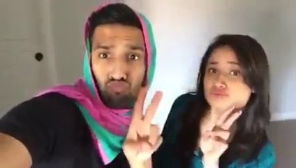 How brown girls take Selfies