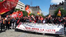 Valenciennes : les manifestants chantent l'Internationale