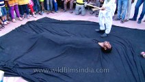 Thrilling Street Magic levitation at Dilli Haat Magic Fest