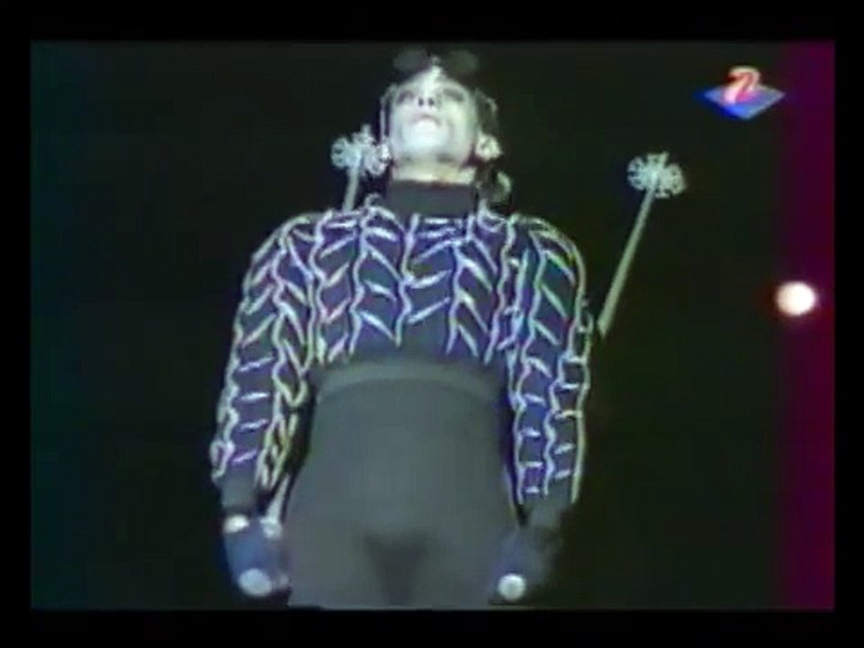 Cérémonie d'Ouverture des Jeux Olympiques d'Albertville / la danse des batons