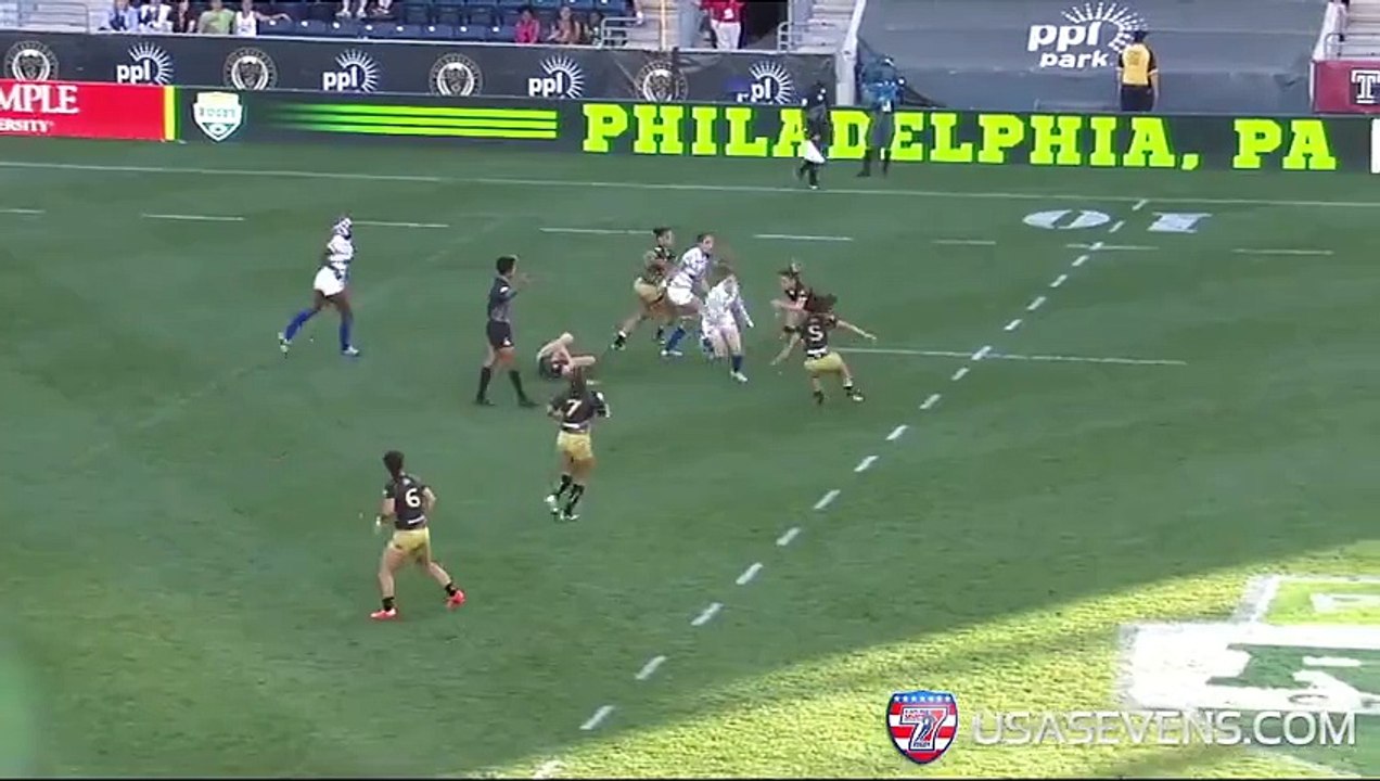 Elle se fait Pulvériser la Face, se Relève et Plaque deux Adversaires