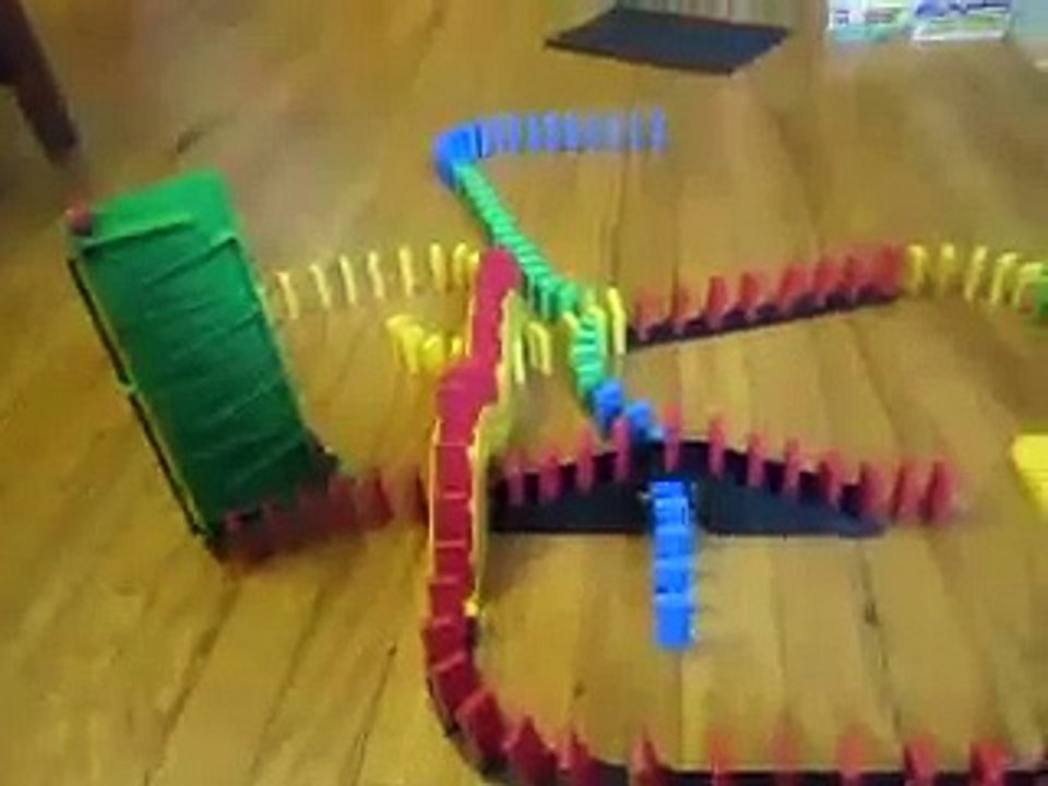Drew-Tube: Domino Rally Fun