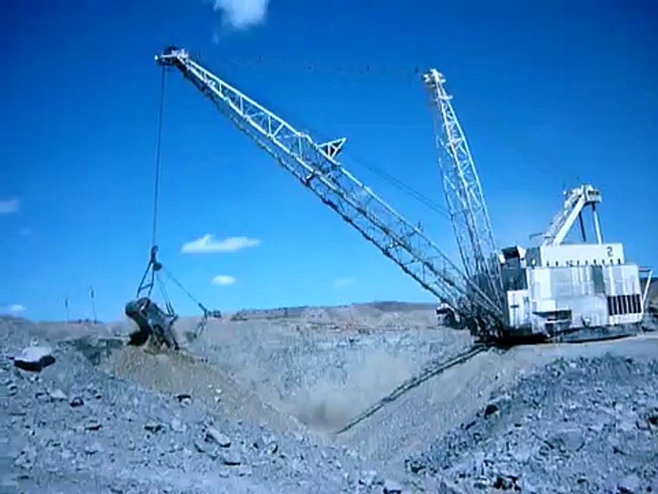 P & H 9020 Dragline