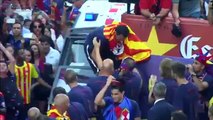 Xavi et Neymar s’embrouillent pendant la parade du FC Barcelone