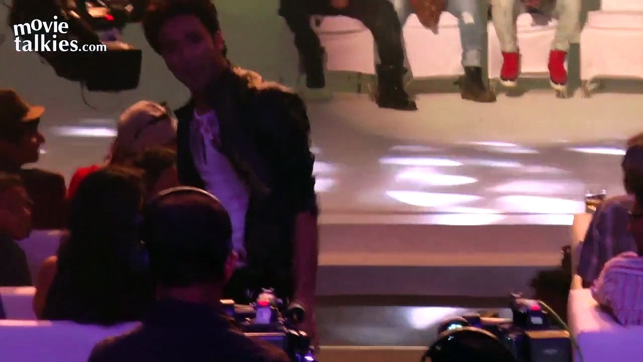 Varun Dhavan's ROCKING LIVE Dance Performance At  ABCD 2 Event