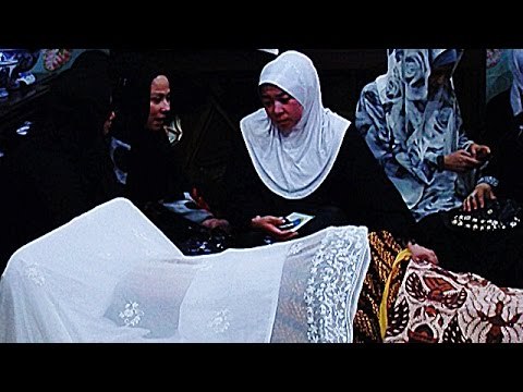 Ibunda Melly Goeslaw Meninggal Dunia - Seleb On Cam 12 Januari 2015