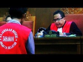 Vonis Hakim Untuk IV, Pelaku Pembakaran Rumah Umi Pipik -  Seleb On Cam 27 November 2014