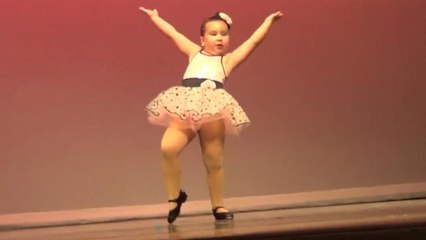 6-year-old's sassy dance recital performance goes viral