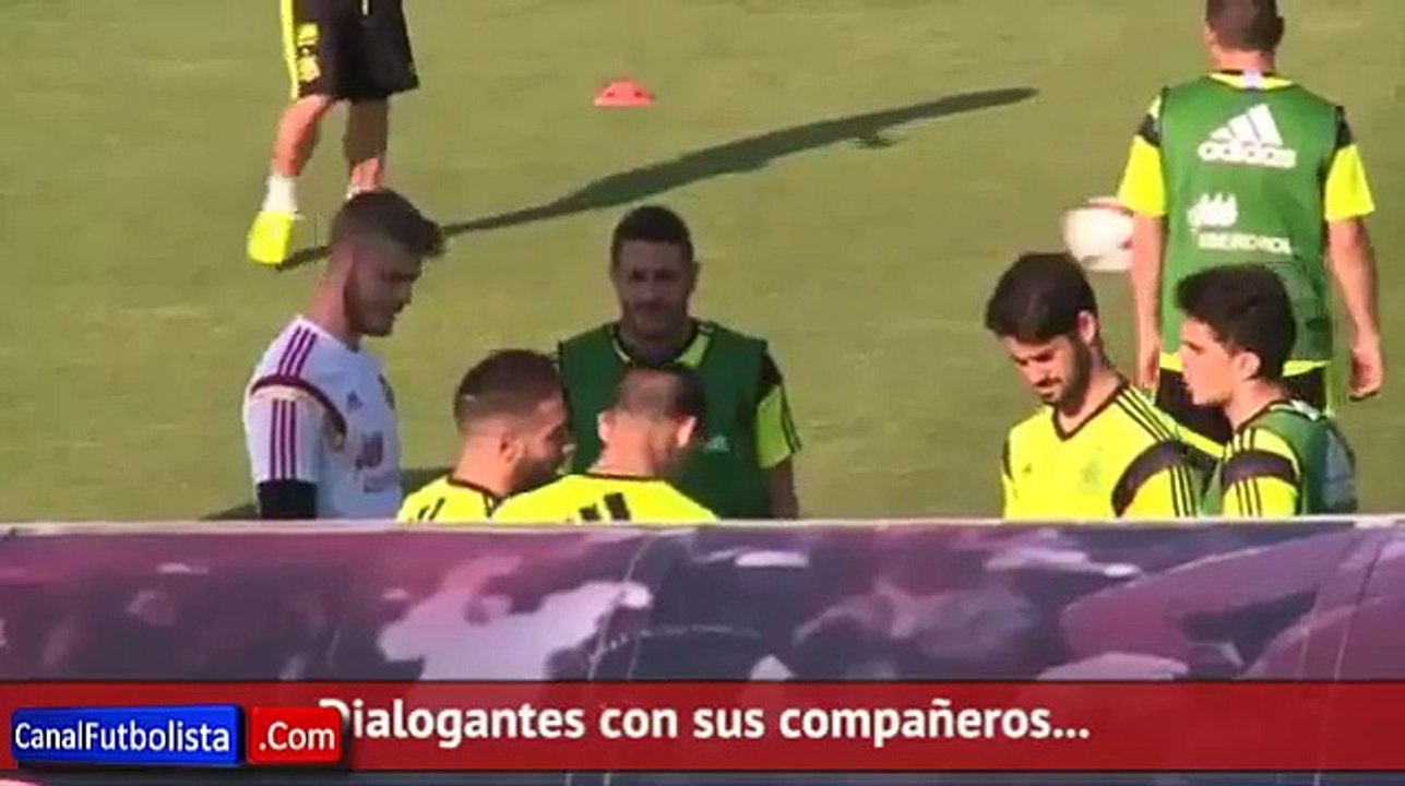 Iker Casillas y David De Gea se ignoran durante el entrenamiento de España • 2015