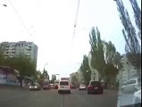 الشرطة الروسية  تعتقل سارق سيارة بطريقة غير عادية .