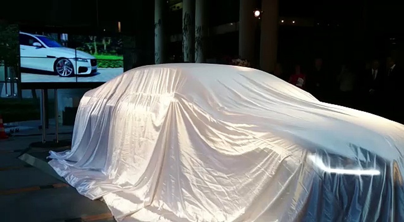 Révélation de la nouvelle Jaguar XF à Paris
