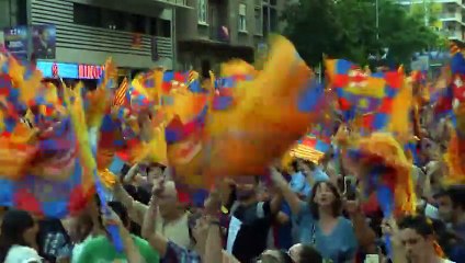 Enrique and Alves sign new Barcelona contracts