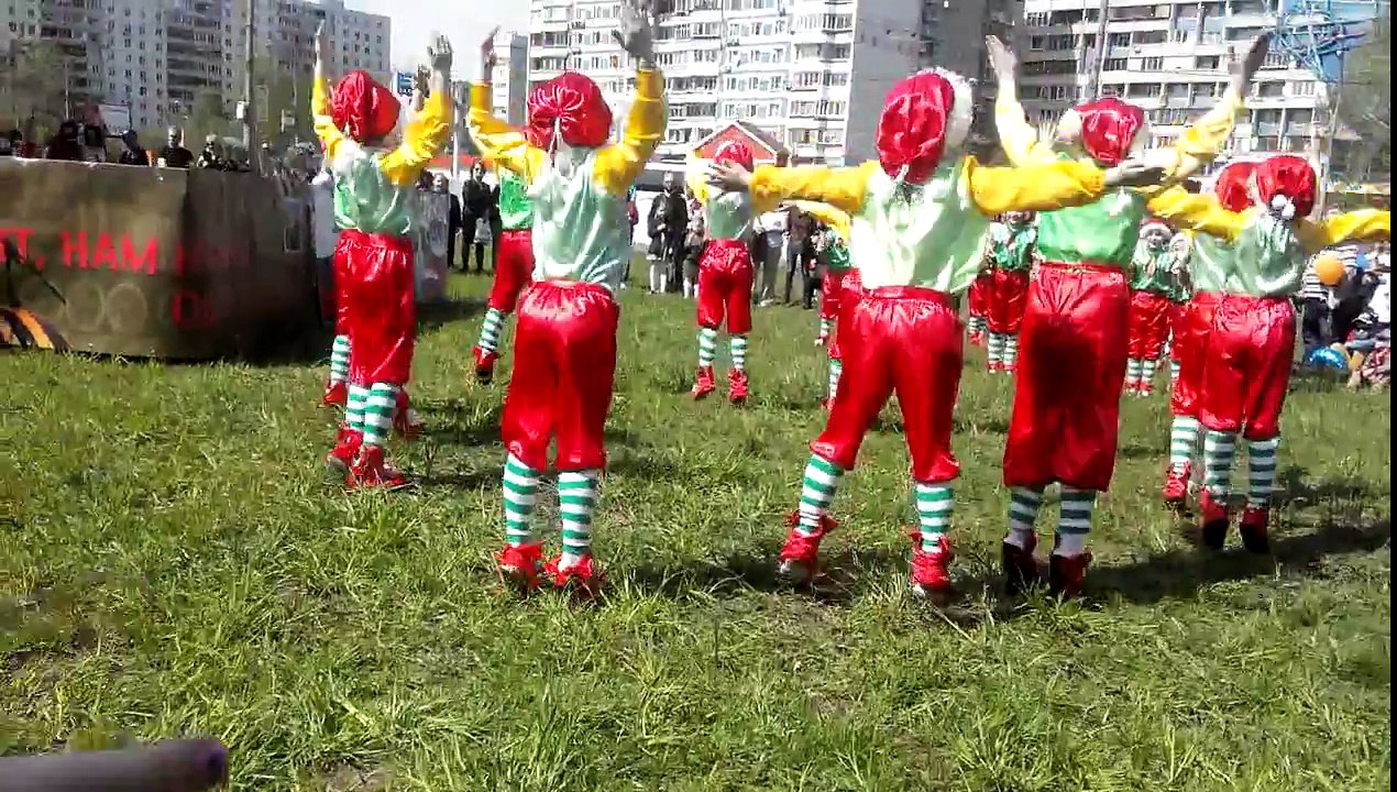 Танцуют гномики! Выступление детского хореографического ансамля Веселуха