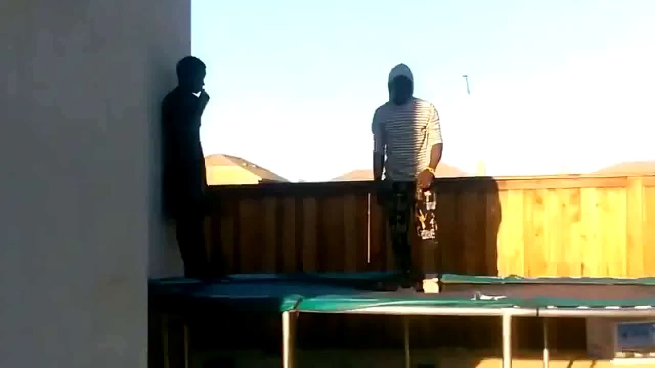 Acrobacia termina en golpe(FAIL)