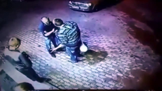 This elderly man's lightning quick reaction to two 'drunken thugs' is astonishing