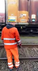 An Extremely Dangerous Way To Connect Railroad