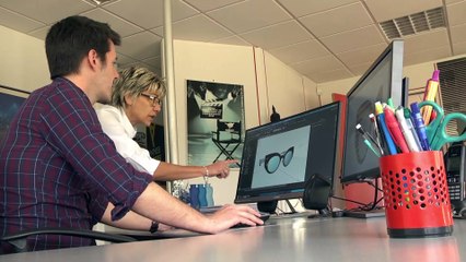 3Dswipe reçoit le trophée de l’innovation numérique, remis par Orange.