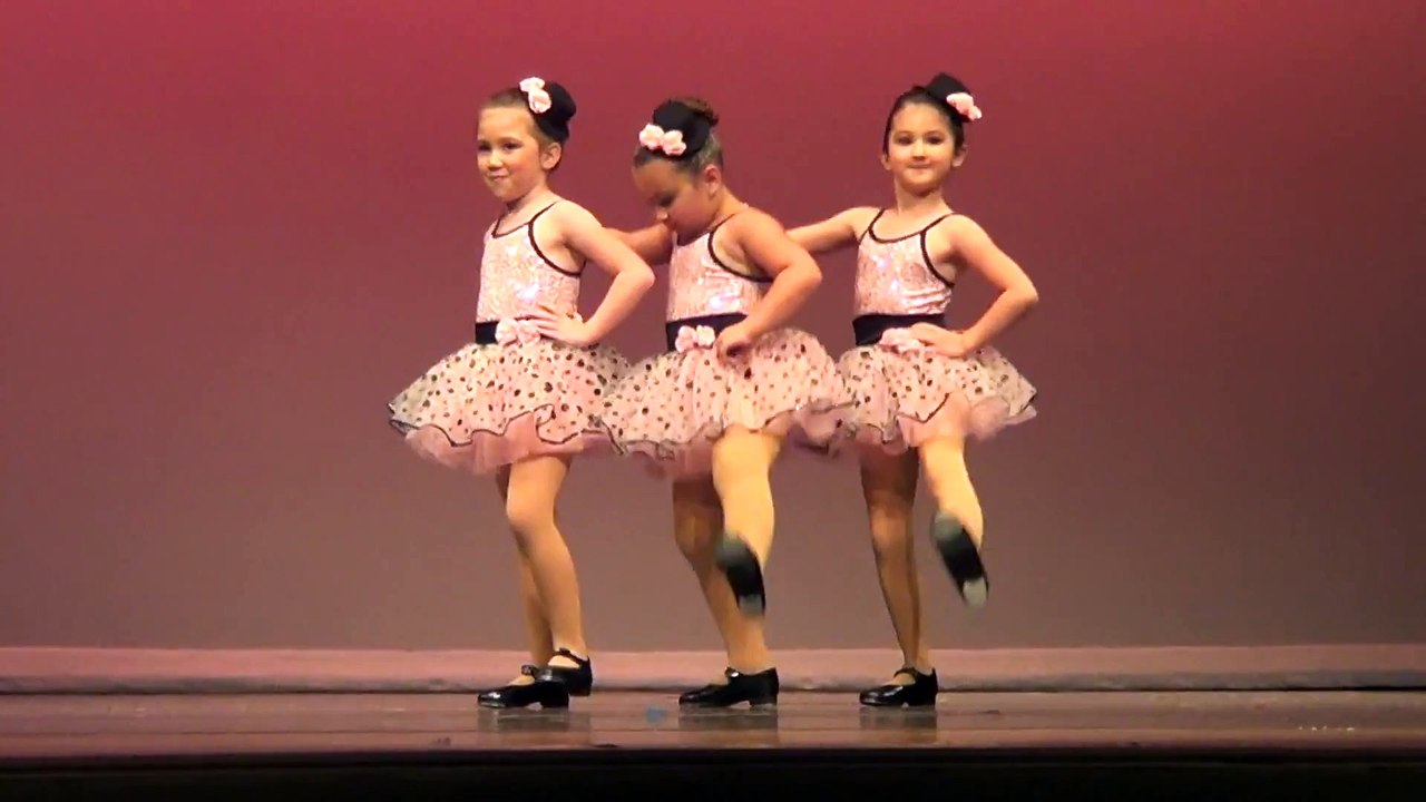 So funnny and cute little girl tap dancing on Aretha Franklin song