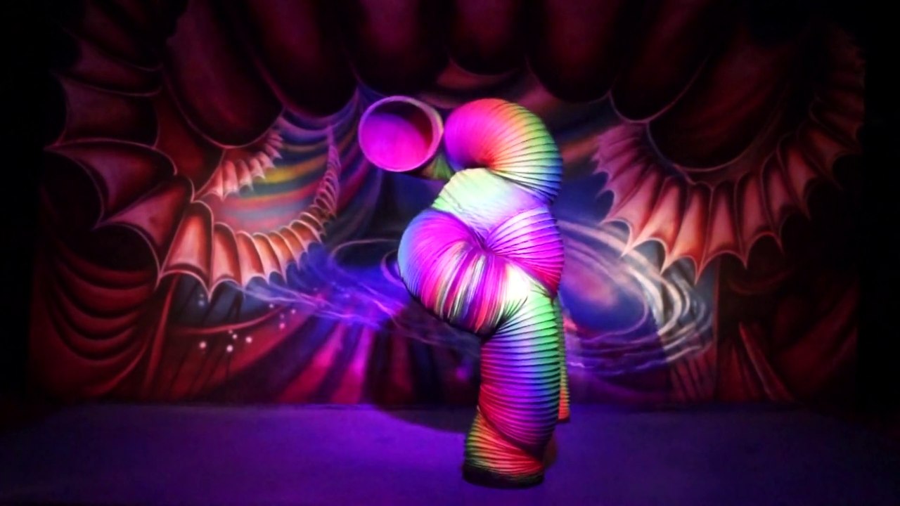 Gabriella & Vanessa 13, 9 ~ The Human Slinky