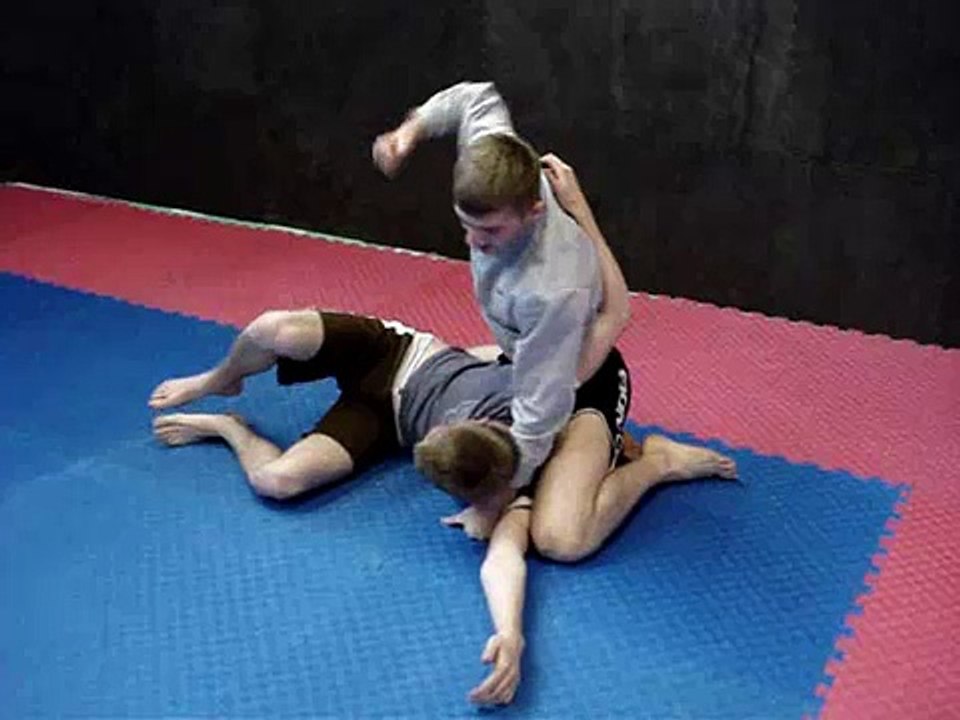 Technique - Crucifix Side Control Knee Bar Option