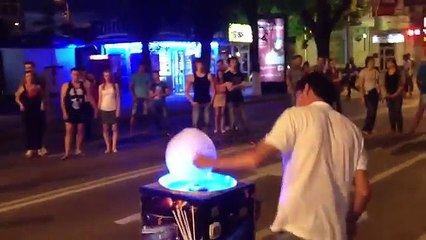 Pamuk Şekercinin Çılgın Dansı