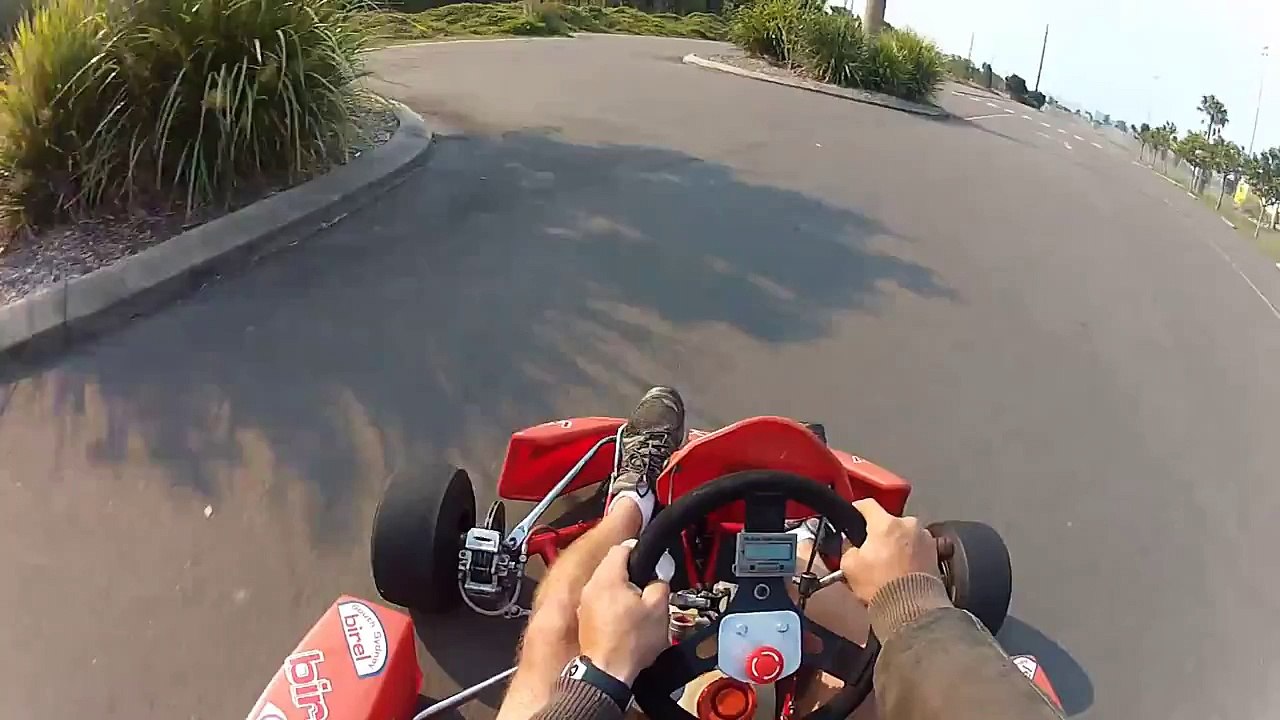 Des drifts super fun avec un Go Kart modifié