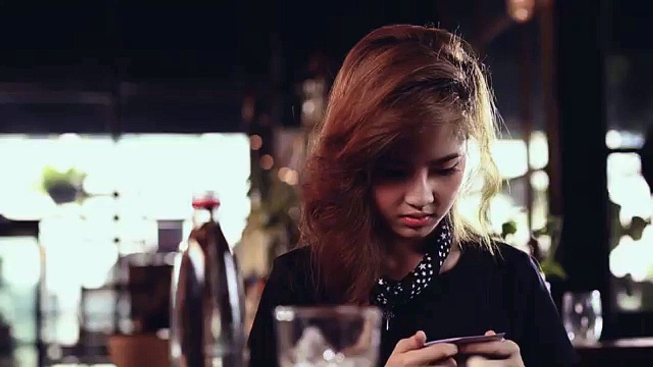Bedroom Audio - กอดไม่ได้ (Official MV)