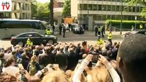 Barack obama´s limo the beast gets stuck in Dublin - Fail