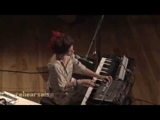 Imogen Heap "Hide and Seek" Live On Indie 103 - video Dailymotion