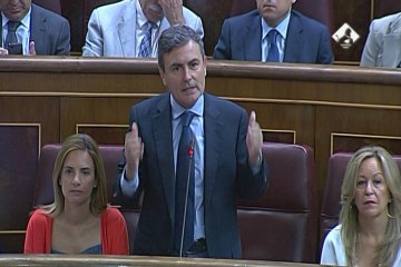 Télécharger la video: PSOE reprocha que no se publique lista de defraudadores