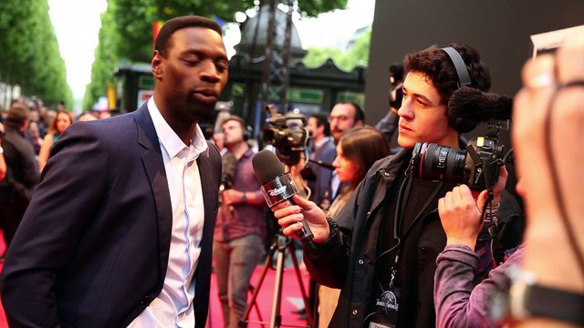 Jurassic World / Featurette Avant-Première Mondiale à Paris [Au cinéma le 10 juin]