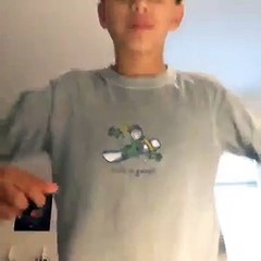 KID FAILS AT TRYING TO DO THE CHICKEN DANCE!!!!