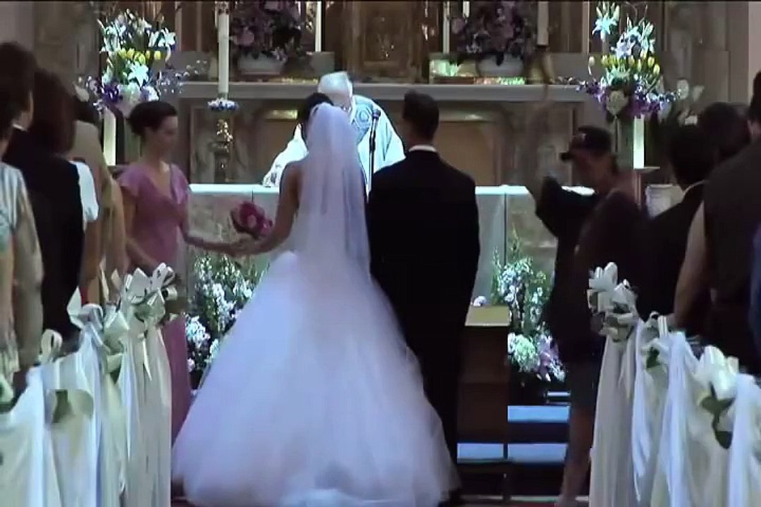 Quand le gars le plus bizarre interrompt une cérémonie de mariage : dingue!