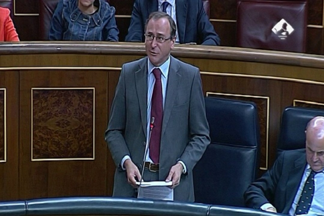 Alonso pide "no hacer tonterías ni pactos extraños"
