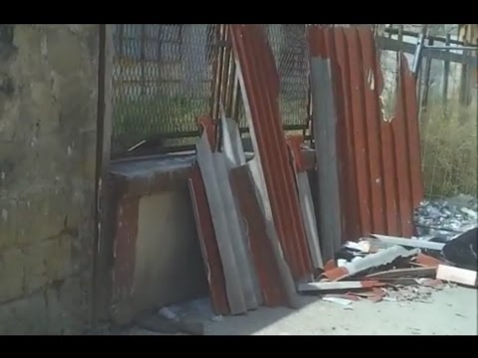 Aversa (CE) - Amianto abbandonato in Via San Domenico (08.06.15)
