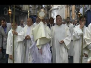 Download Video: Napoli - La processione del Corpus Domini (08.06.15)