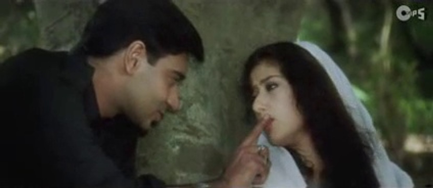 Most Romantic seen from Movie kachche Dhaage HD Ajay and Menisha